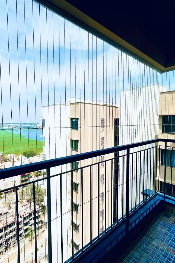 Protective installation at an apartment balcony
